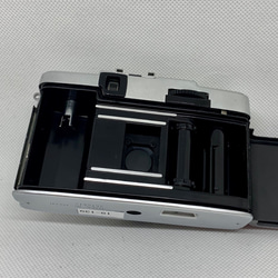 中古 リメイク フィルム カメラ　OLYMPUS PEN　EES-2　スエード　貼り替え（レッド•グレー） 5枚目の画像