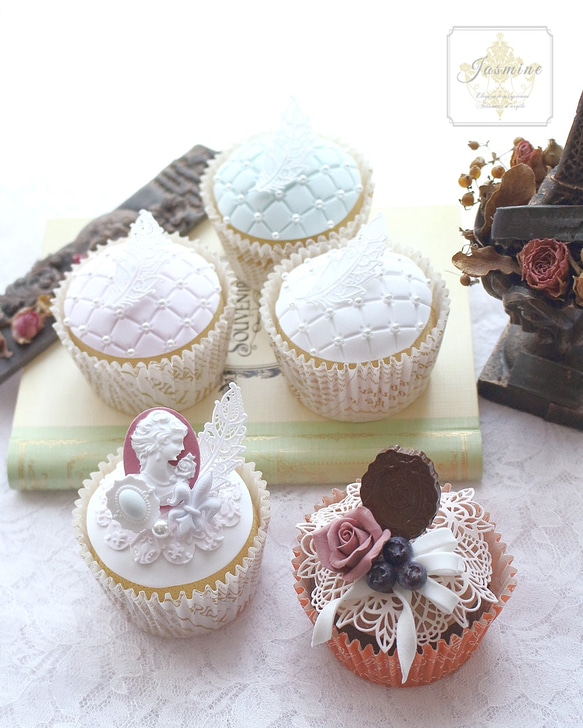 《M様専用》ふんわりフェミニン　フェザーとパールのカップケーキ　ホワイト 3枚目の画像