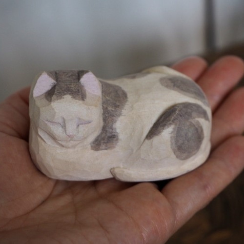 木彫りの眠り猫（座布団付き） その他置物 木彫guri 通販 9967199