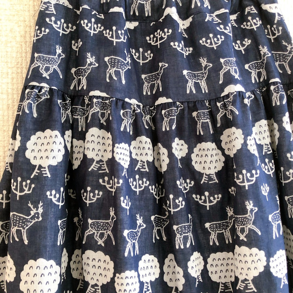 森の中の鹿のバルーンスカート（丈８２ｃｍ） 4枚目の画像