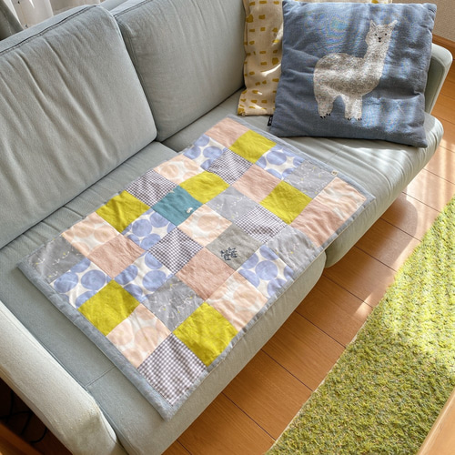 パッチワークのブランケット（淡い色mix） その他インテリア雑貨