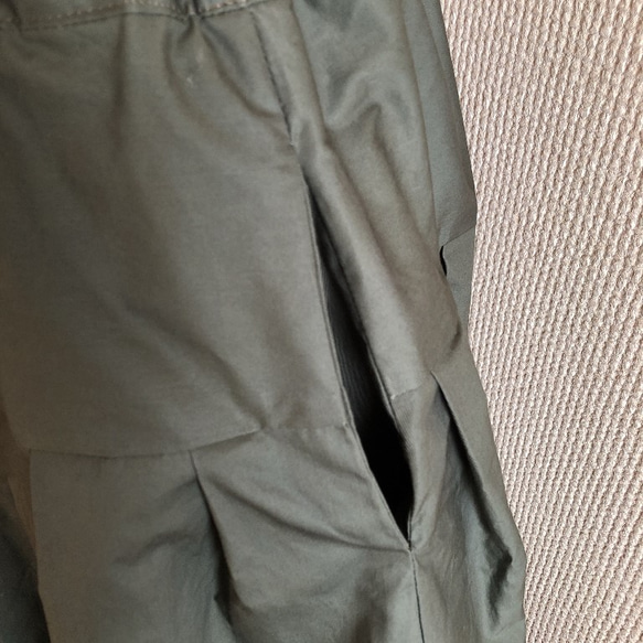 たっぷりプリーツのバルーンスカート（丈７６ｃｍ）オリーブ 4枚目の画像