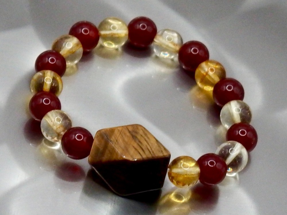 お金を引き寄せ商売繁盛の実現を促すブレスレット