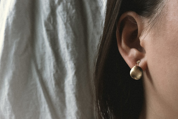 蓓 - 黃銅片耳環 (耳夾) 第3張的照片