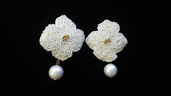 2way花のチタンピアス(ホワイト×パール) 2枚目の画像