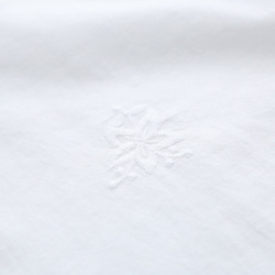 花柄刺繍 コットン生地 夏の涼しい半袖のブラウス 8枚目の画像
