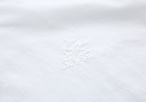 花柄刺繍 コットン生地 夏の涼しい半袖のブラウス 8枚目の画像