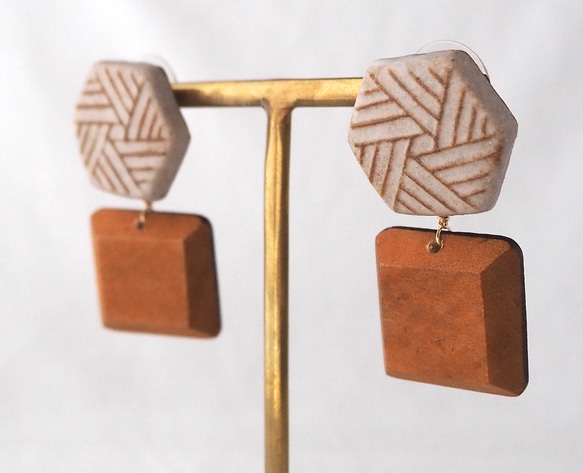 陶器和木器零件的 2way 耳環“六角形” 第1張的照片
