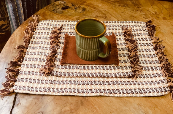 手織り布で作ったふさふさコースター 2枚組 (H-co-10) 5枚目の画像