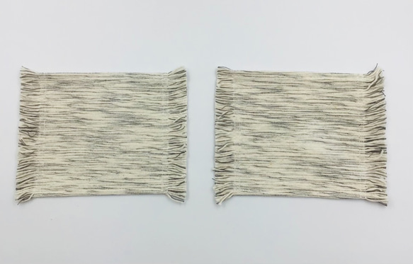 手織り布で作ったふさふさコースター 2枚組(H-ＣＯ-19) 1枚目の画像