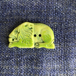 おすわりライオン大（バッファローボーン染め 黄緑色 2個セット） 4枚目の画像