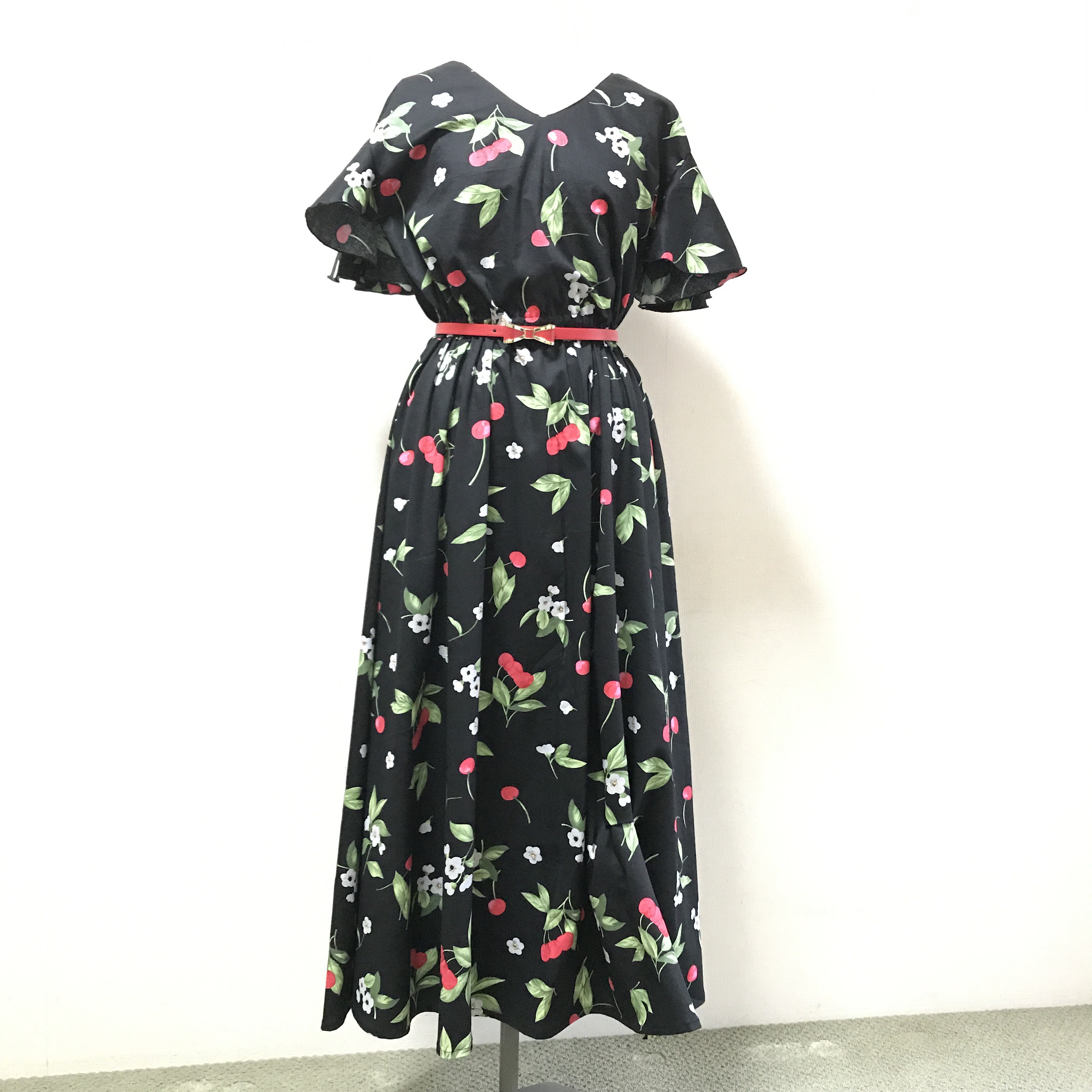 【familiar さくらんぼワンピース現行品 80】 familiar - ファミリア 女の子 80cm さくらんぼ ワンピースの