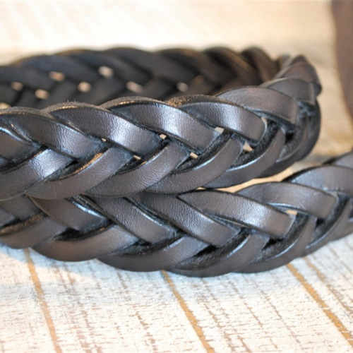 ブラック 編み込み ベルト Lサイズ ホースシューバックル編み込みベルト / ブラック / レザー / 本革 / 新
