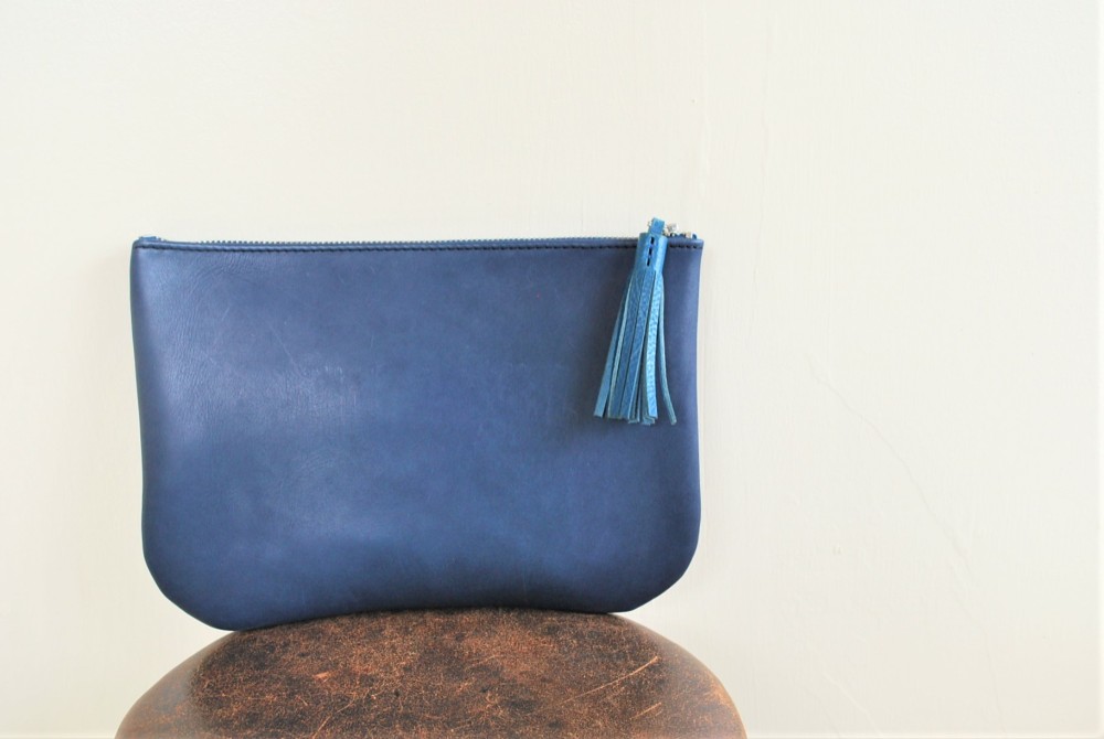 タッセルクラッチバッグ / レザー / ネイビー / プレゼント / 新生活