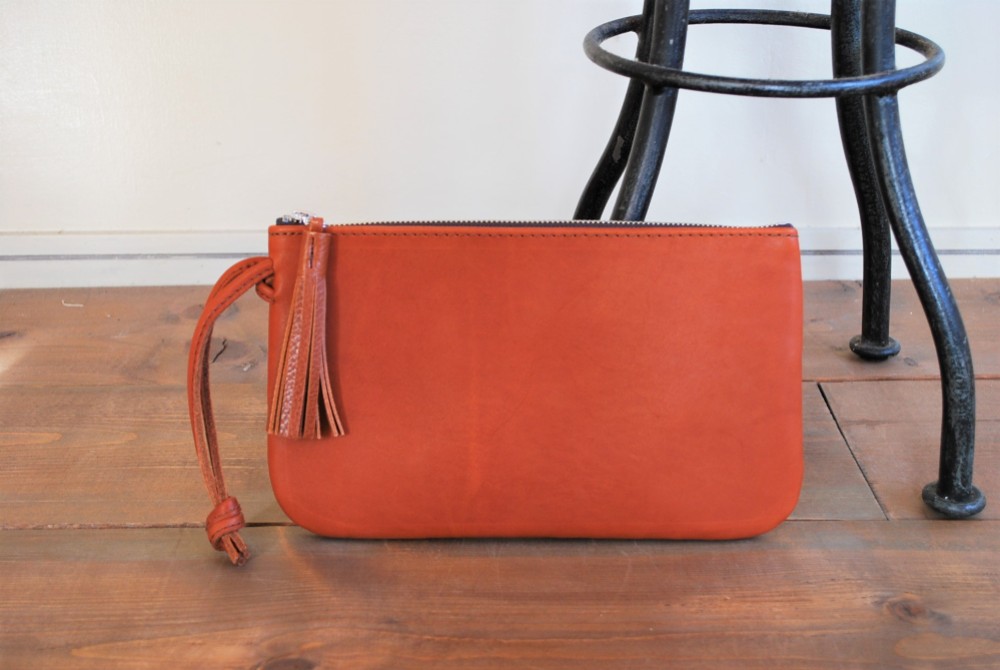 ストラップクラッチバッグ / グローブレザー / タッセル / プレゼント / 新生活