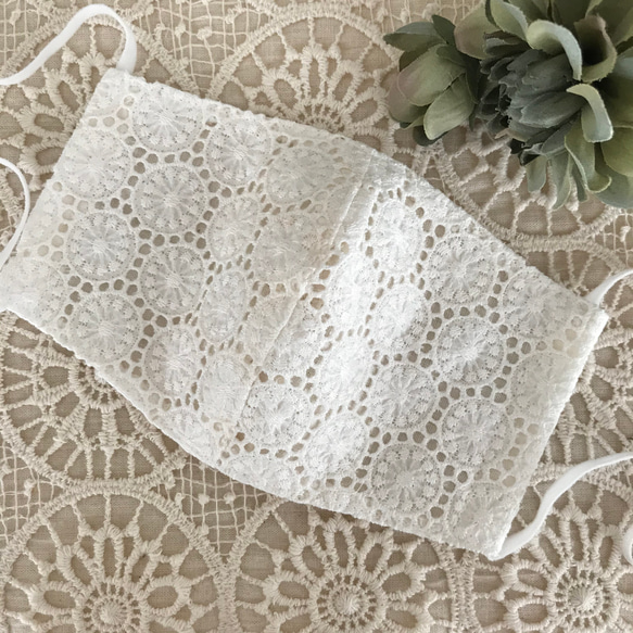 ◉豪華レース◉カーキ色も❤︎お洒落❤︎⭐️日本製オーガニックコットン ❇︎カーキ❇︎黒❇︎白　circle 花　マスク 4枚目の画像