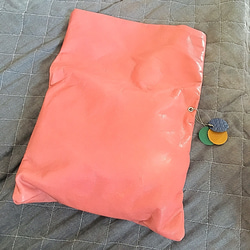 サーモンピンク 可愛い クラッチバッグ 3枚目の画像