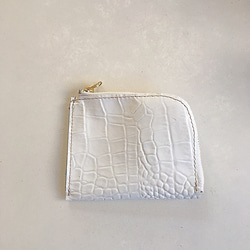 クロコダイル型押しエナメル牛革  L字財布 ホワイト 1枚目の画像