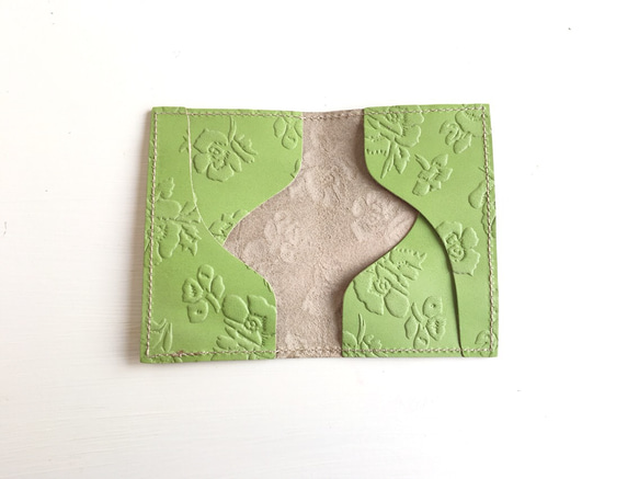 花柄 が かわいい グリーン 小花 本革 レザー カードケース パスケース 2枚目の画像