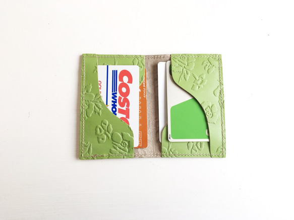 花柄 が かわいい グリーン 小花 本革 レザー カードケース パスケース 4枚目の画像