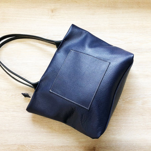 飽きのこない紺色 トートバッグ A4 すっぽり サイズ 本革 シュリンク