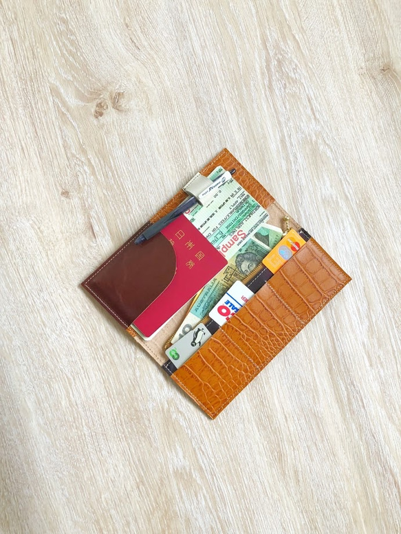 ベイクドカラー  トラベル ホルダー パスポート ケース 本革 レザー クロコ型押し キャメル 2枚目の画像
