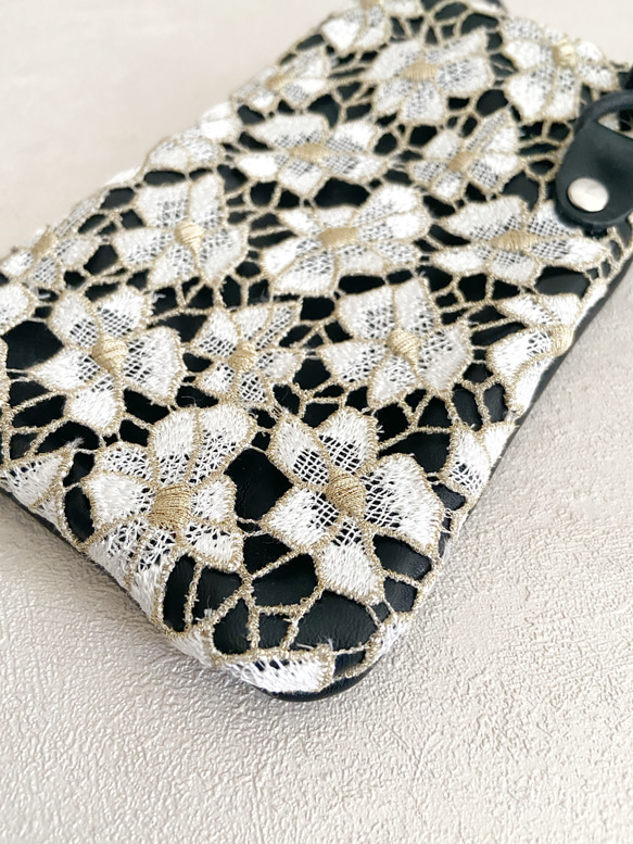 金線化學蕾絲智能手機Pochette一點真皮真皮黑花化學蕾絲智能手機袋 第4張的照片
