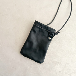 金線化學蕾絲智能手機Pochette一點真皮真皮黑花化學蕾絲智能手機袋 第5張的照片