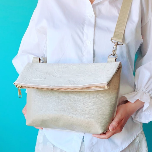 口折れ サコッシュ ショルダーバッグ 本革 ベージュ & ボタニカル