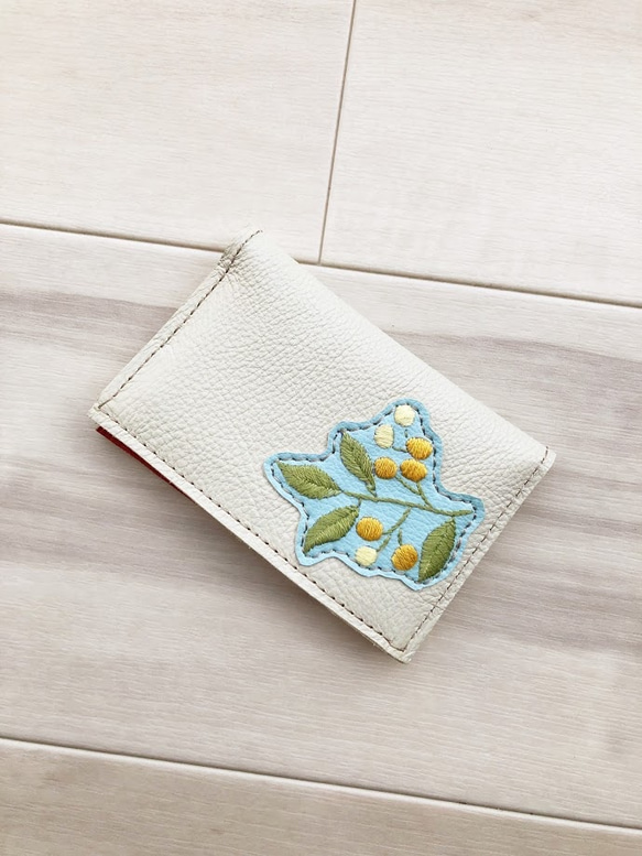 blackbeans 刺繍ケース 革と刺しゅう カードケース 本革 シュリンク クリーム 刺繍 名刺入れ