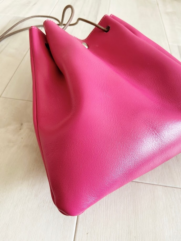 ラージサイズ 巾着バッグ 本革 マゼンタ ピンク 3枚目の画像