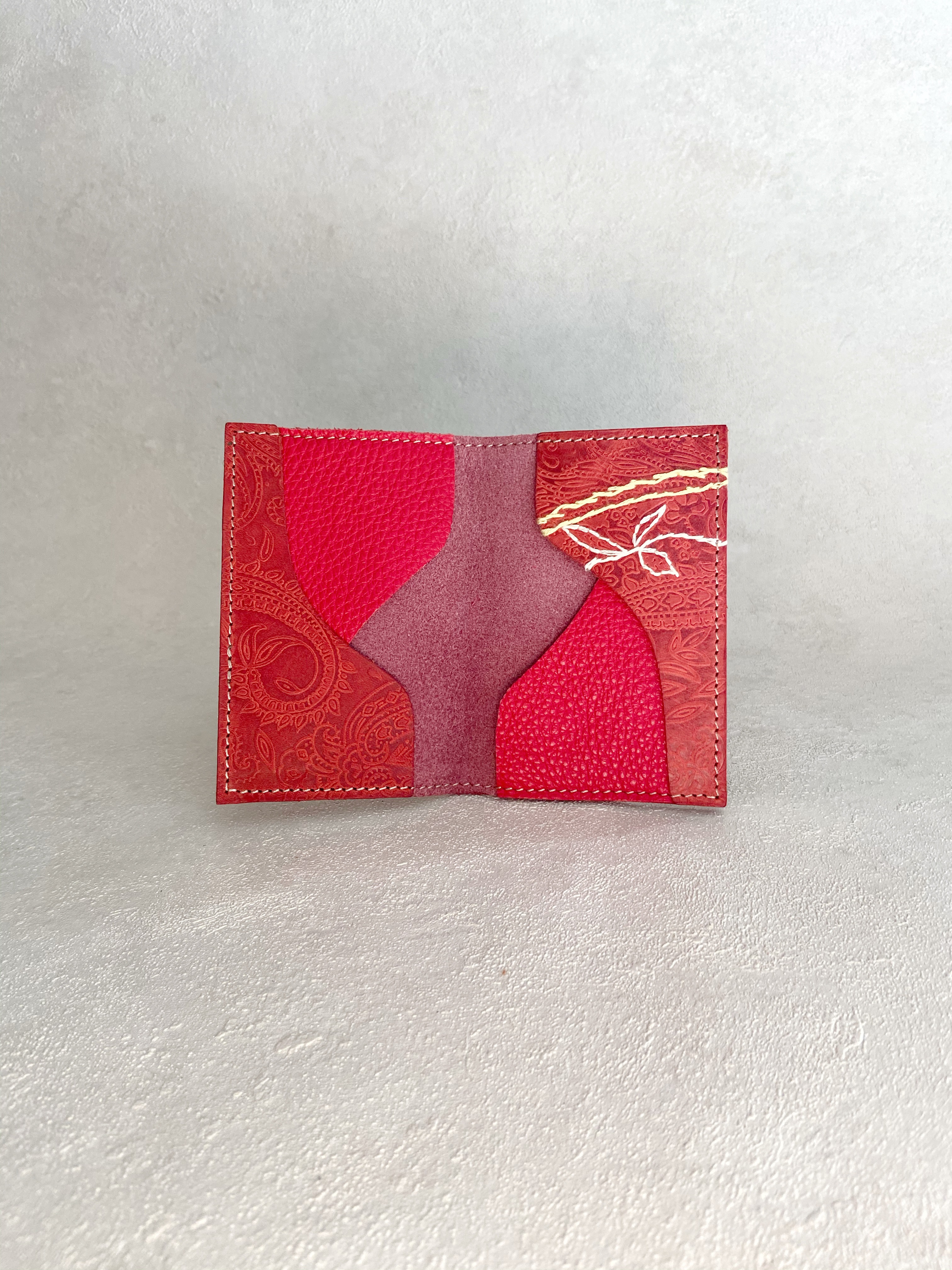 B移転につき在庫処分。No.087　No.9　名刺入れ　赤 赤一色と刺繍 カードケース 本革 レザー 名刺入れ シュリンク