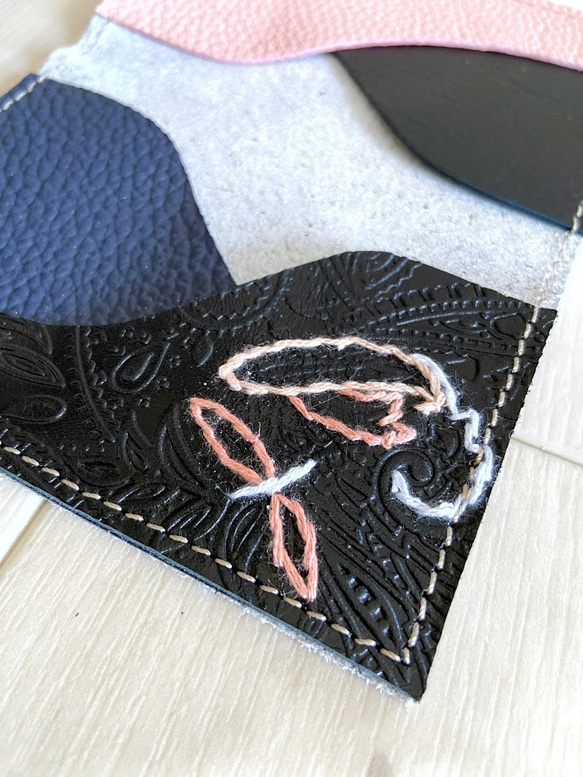 クールな革と刺繍 カードケース 本革 レザー 名刺入れ　デニム風 4枚目の画像