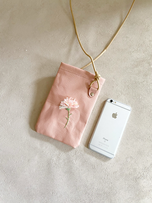 母の日 プレゼント 立体刺繍 カーネーション スマホ ポシェット 本革 ピンク スマホポーチ 3枚目の画像