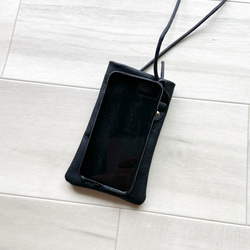 SE（第2世代）にジャストサイズ iPhone ポシェット ミニ 本革 墨黒ブラック  スマホポーチ 5枚目の画像