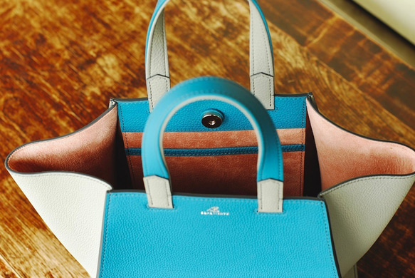 レザーハンドバッグ『スカーレット』Ｌサイズ　ドイツシュリンク：ジンブルー色×グレー色 3枚目の画像