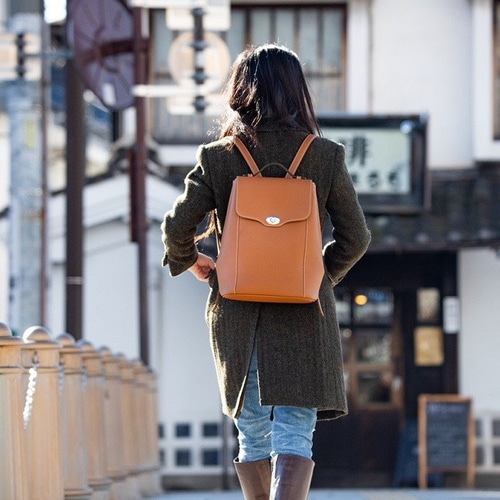 キャメル色 レザー リュック・バックパック お洒落して持ちたい！エレガントなベージュカラーのレザー