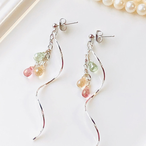 大人の春色・3カラーのウェーブピアス/イヤリング(シルバー) ピアス 