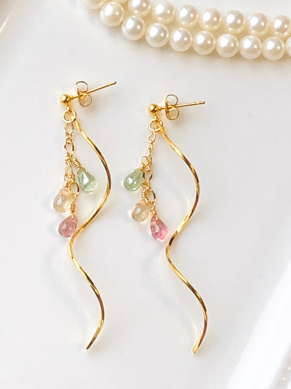 大人の春色・3カラーのウェーブピアス/イヤリング(ゴールド) ピアス 
