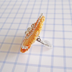 ローズの刺繍イヤリング(マンダリンオレンジ＋シルバー) 3枚目の画像