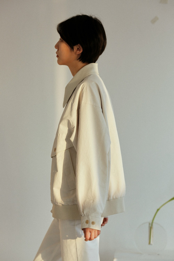 芝麻白色 寬松經典拼皮翻領夾克 廓形Oversize光澤質感棒球外套 第6張的照片