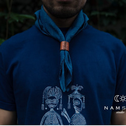 有故事的人 | 靛藍 印尼長絨棉 純棉圖騰男女中性情侶款短袖春夏裝T恤 Namsan Indigo草木染 第8張的照片