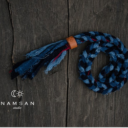 阿美咔嘰 | 純手作編織藍染編繩項鏈含皮釦 藍色複古佛繫手作項墜「NAMSAN INDIGO」草木染 第8張的照片