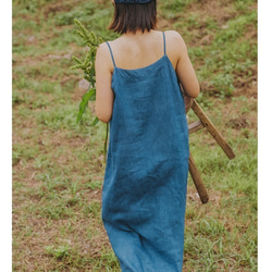 靛藍色 | 4色100%亞麻簡約內搭V領吊帶洋裝 天然植物染極簡連身裙 Namsan Indigo草木染 第7張的照片