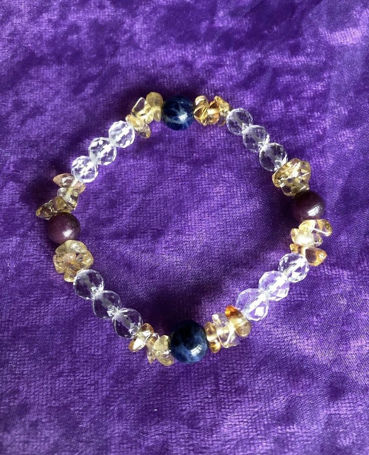 【1点物】自分を愛し自分をいたわる事が出来るソーダライトとシトリンとルビーの天然石ブレスレット