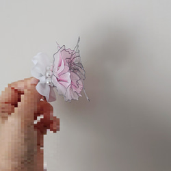 透明な蝶と薄ピンクの薔薇のポニーフック 6枚目の画像