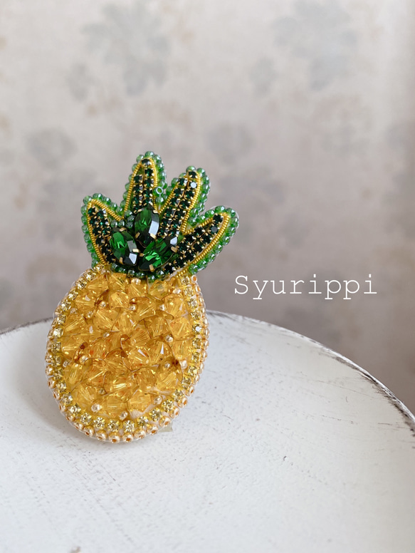 こり パイナップル レモンビーズ刺繍 ブローチ ハンドメイドアクセサリ パイナップル☆ビーズ刺繍ブローチ ブローチ beads syurippi