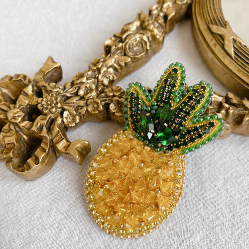 パイナップル☆ビーズ刺繍ブローチ ブローチ beads syurippi