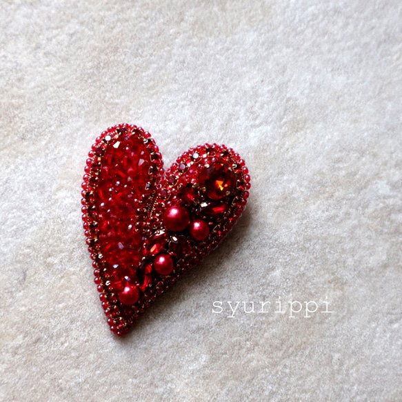 スイートハート　ブローチ ビーズ刺繍 ハート ブローチ Mayu 通販 13834268｜Creema(クリーマ)