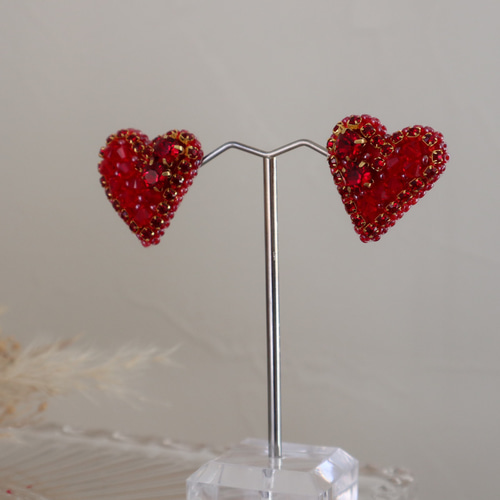 【ペパーミントヨーゼフ】オートクチュールビーズ刺繍　赤ハートピアス&PIN 1_b9c2e07b0616982e233080939e1c